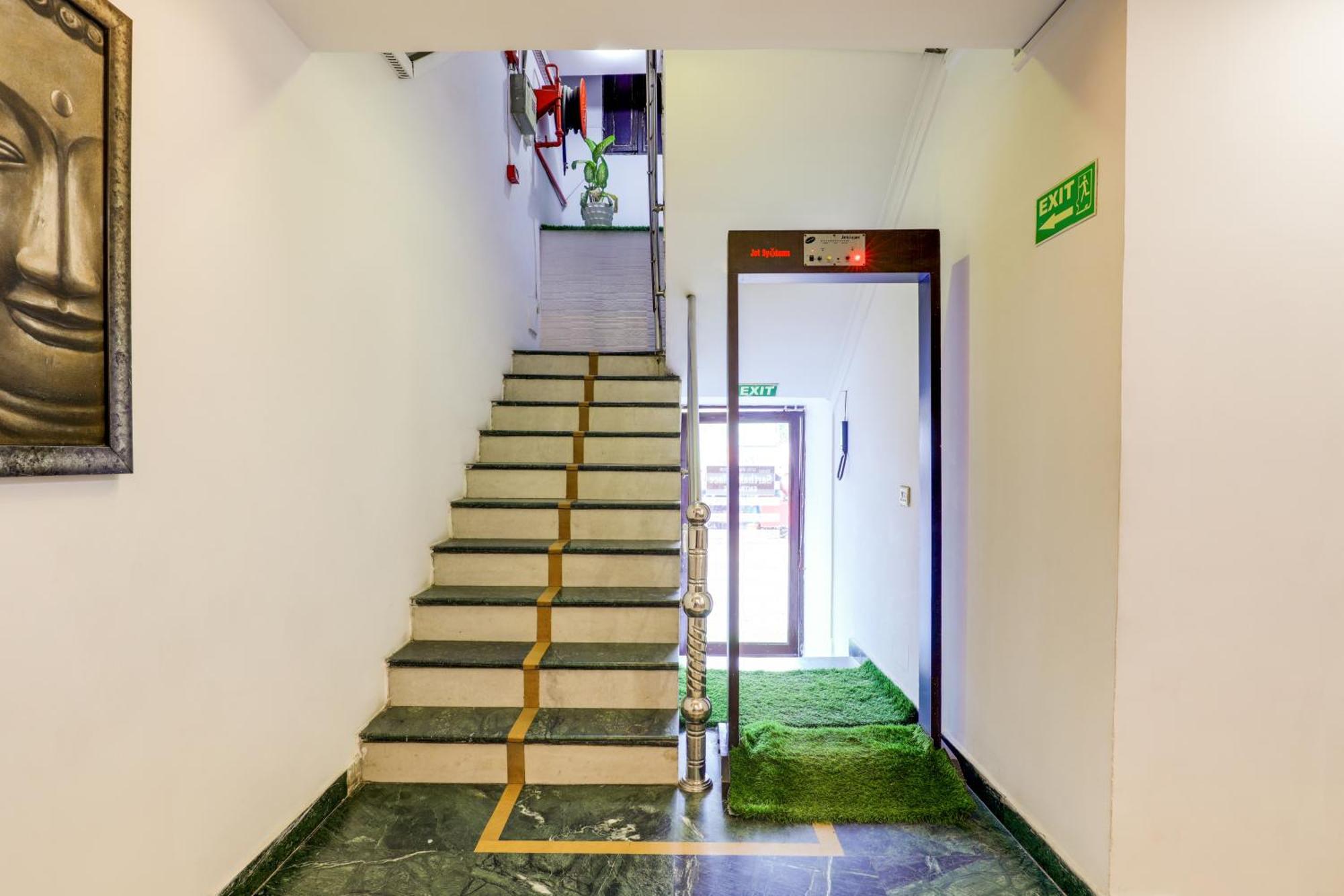Hotel Sarthak Palace Near Karol Bagh Metro Station New Delhi Exteriér fotografie