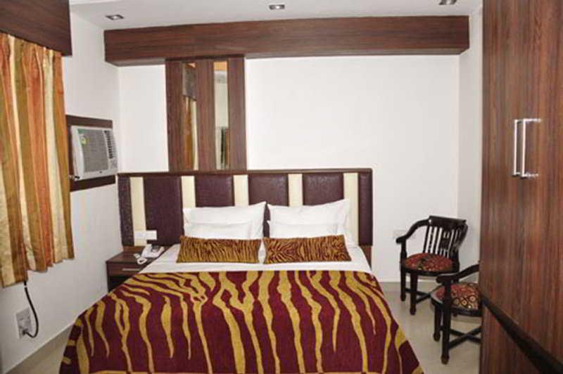 Hotel Sarthak Palace Near Karol Bagh Metro Station New Delhi Pokoj fotografie