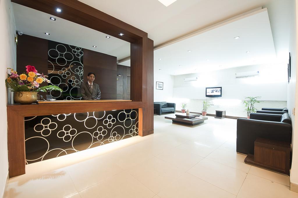 Hotel Sarthak Palace Near Karol Bagh Metro Station New Delhi Exteriér fotografie
